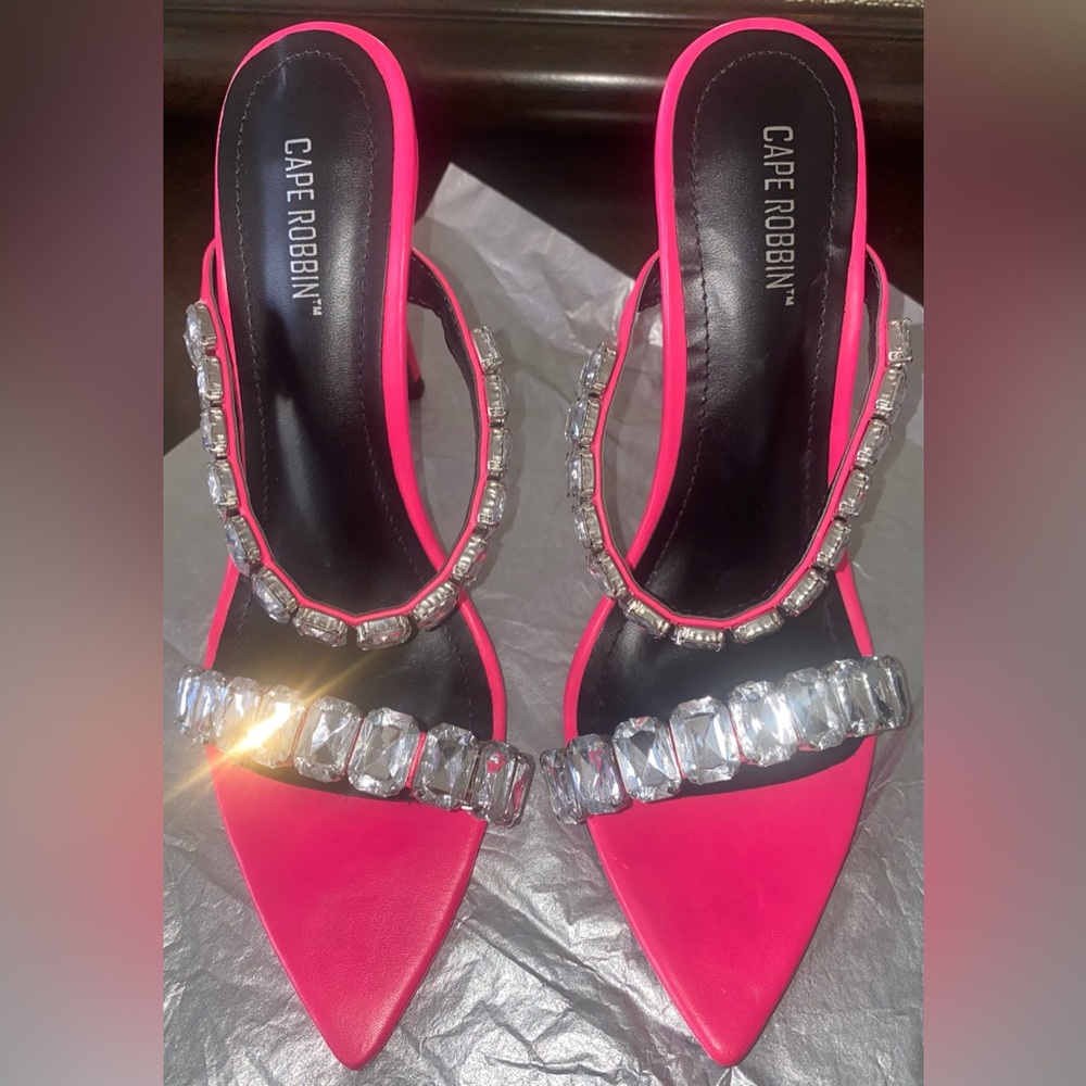 Cape Robbin hot pink heels with chain square size 7.